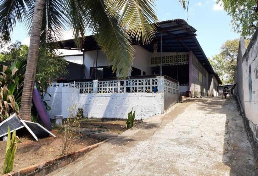 اتاق اکونومی, Casa Ballena Cósmica