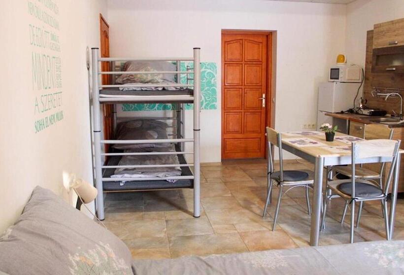 标准房带园景, Family Farm Vendégház