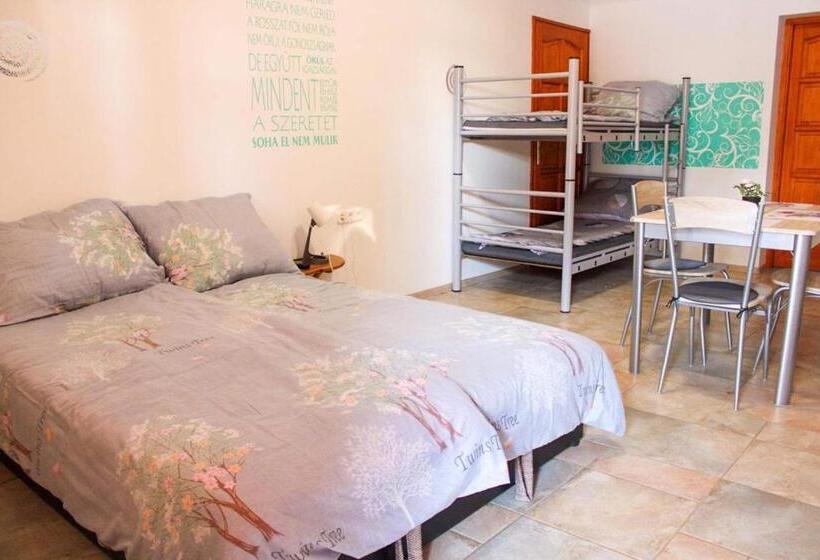 标准房带园景, Family Farm Vendégház