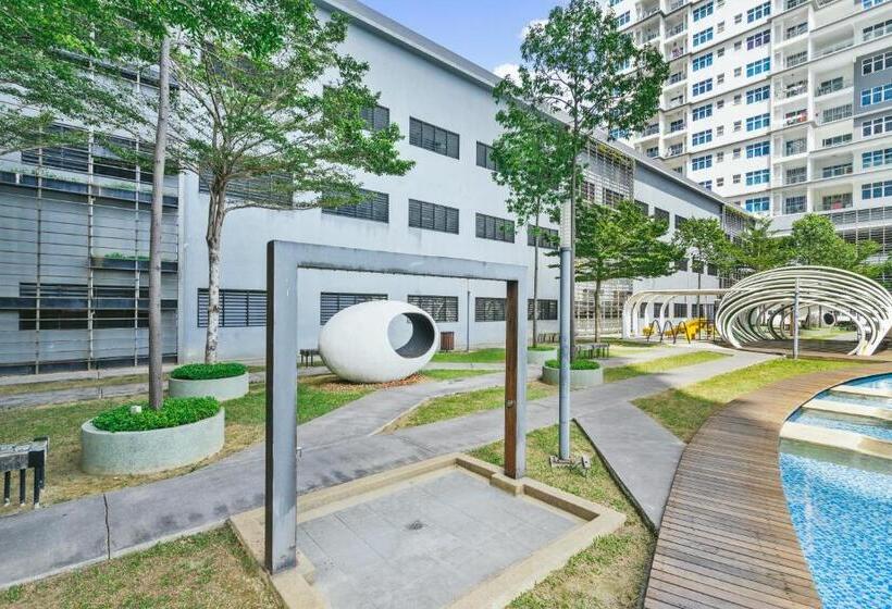 سوئیت با بالکن, Puchong Skypod Residence @ Hostay