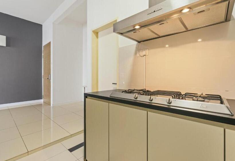 سوئیت با بالکن, Puchong Skypod Residence @ Hostay