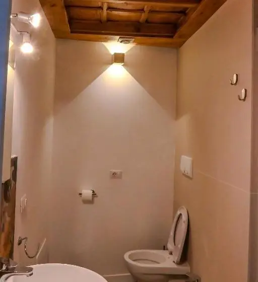 اتاق لوکس, Il Vico