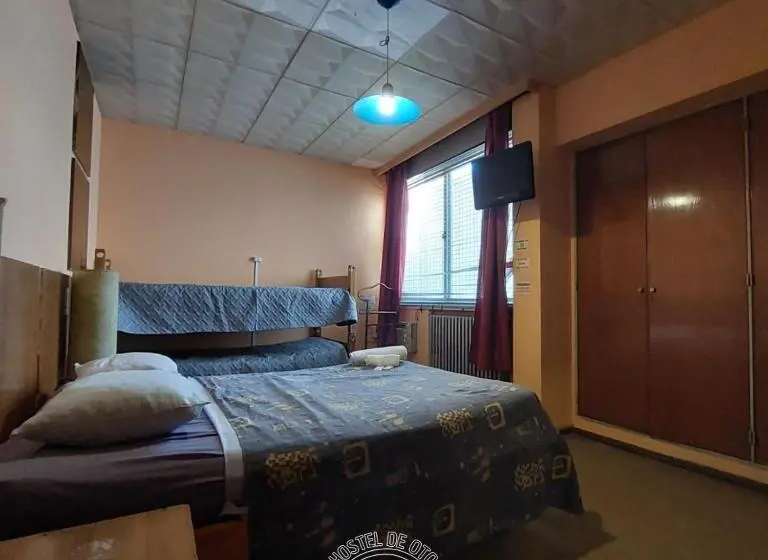 Perhehuone, Hostel De Oto