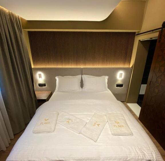 Göl Manzaralı Standart Oda, Flaer