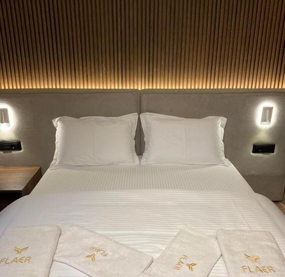 Göl Manzaralı Standart Oda, Flaer