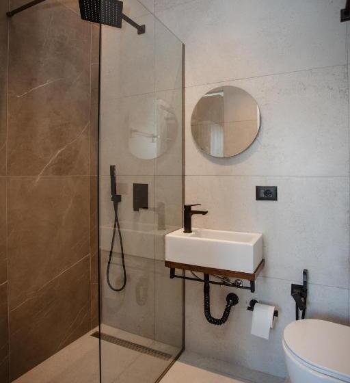 Göl Manzaralı Standart Oda, Flaer