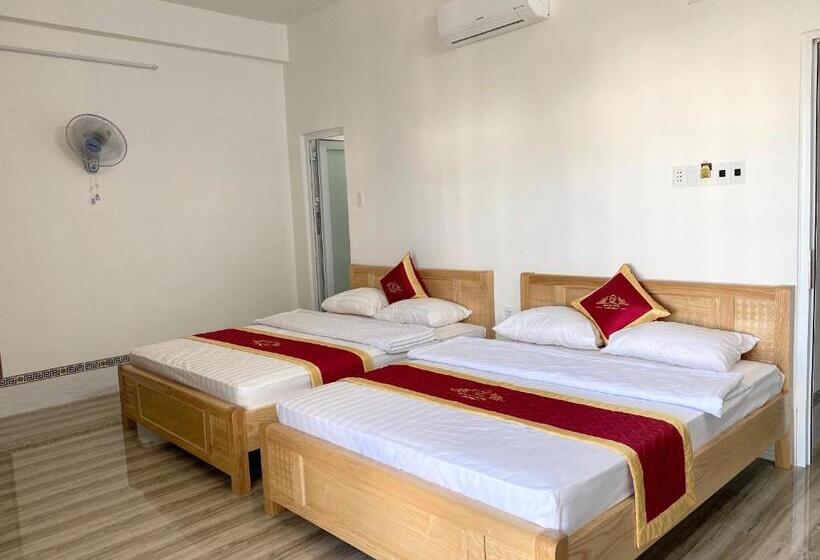 اتاق استاندارد با بالکن, Khách Sạn Ngọc Quý