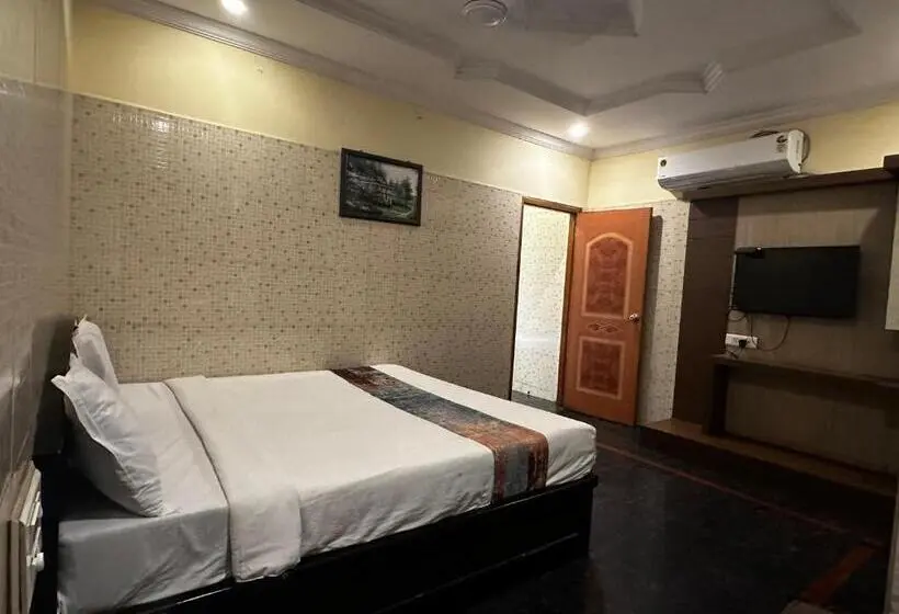 اتاق لوکس, Tejasri Residency