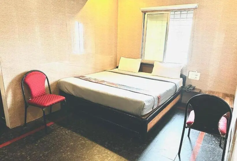 اتاق لوکس, Tejasri Residency