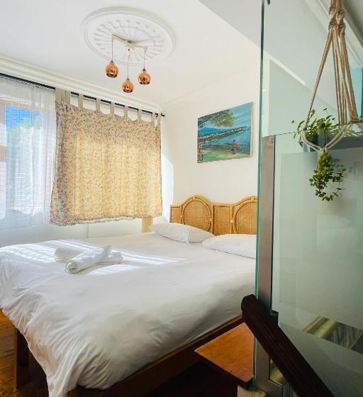 غرفة قياسية مطلّة علي حمام السباحة, Ami Vine House