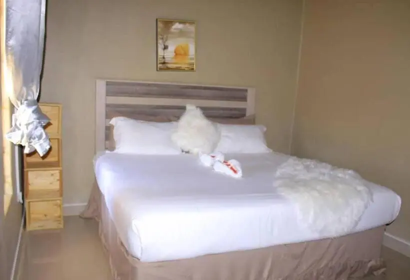 اتاق خانوادگی, Lormasol Mews Guesthouse