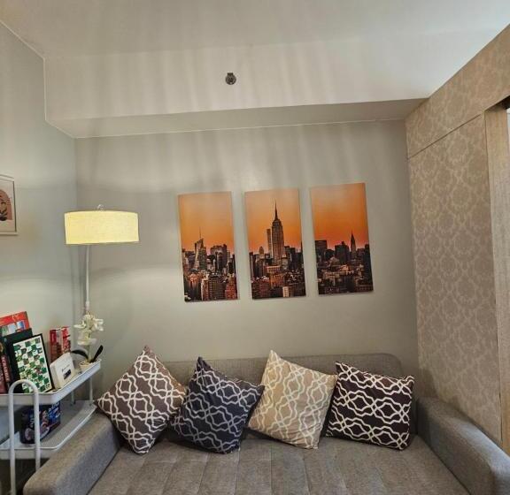 דירה בת חדר שינה 1 עם מרפסת, The Metro Haven