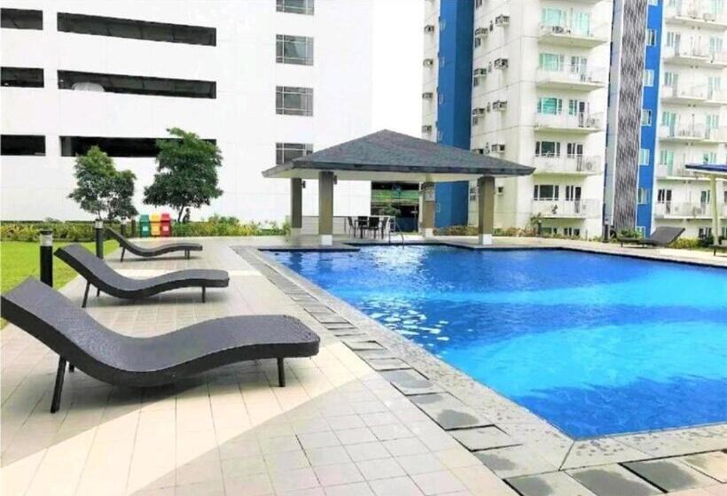 דירה בת חדר שינה 1 עם מרפסת, The Metro Haven