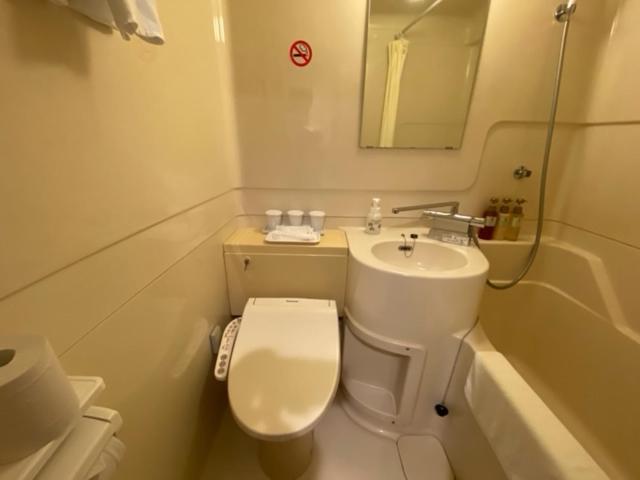 חדר סטנדרט לשלושה, Passage 2