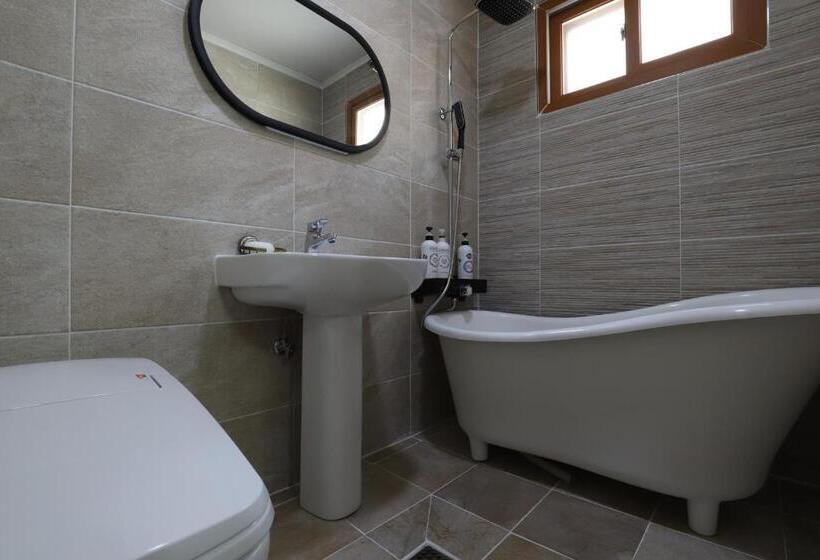 Cameră Familiară, Z