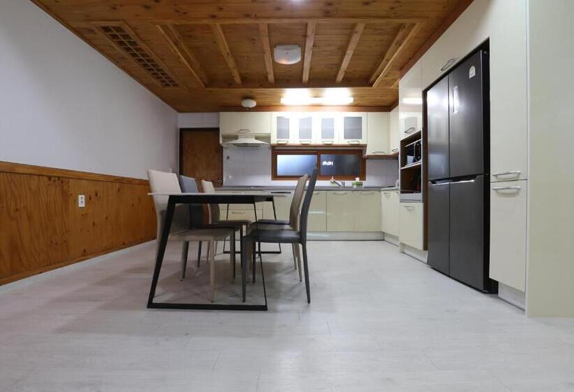 Cameră Familiară, Z