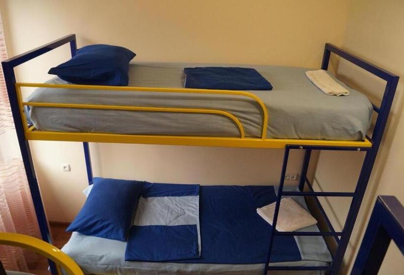 تختخواب در اتاق مشترک, Mama Hostel