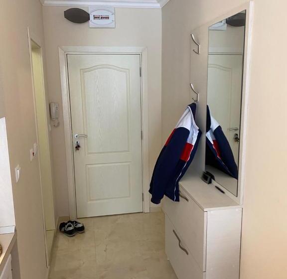 استودیو استاندارد با بالکن, Marvel Deluxe Studio