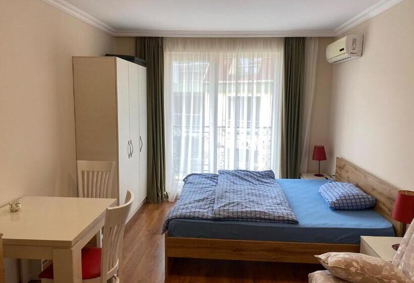 استودیو استاندارد با بالکن, Marvel Deluxe Studio