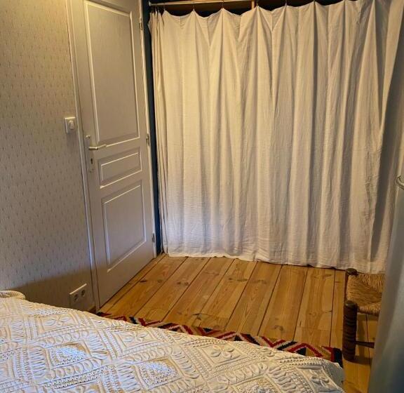 חדר משפחתי, Ancienne Bergerie