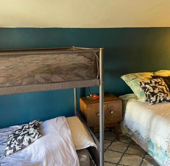 חדר משפחתי, Ancienne Bergerie