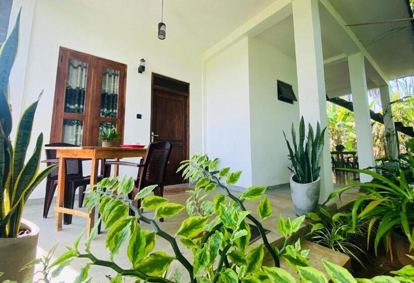 标准三人间, Dimuthu Green Villa