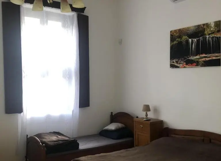 Classic Neljän Hengen Huone, Padmalyos Vendégház