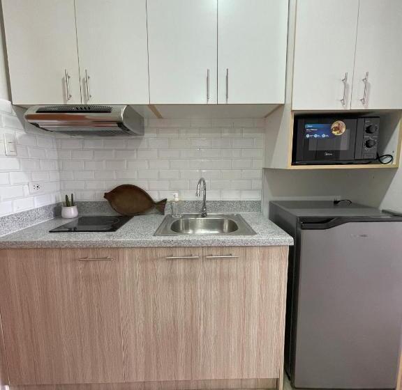 استودیو خانوادگی, Sweet Escape 16