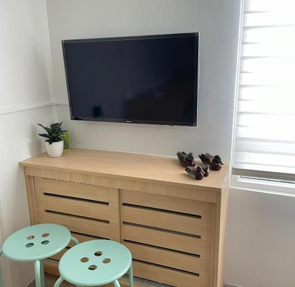 استودیو خانوادگی, Sweet Escape 16