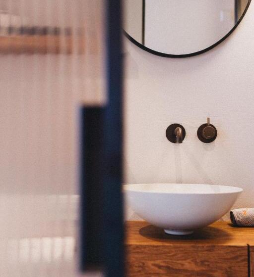 غرفة قياسية مزوَّدة بتراس, In2 Bnb