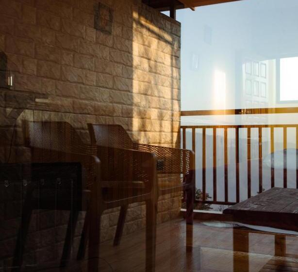 스탠다드 스튜디오 (전망), Kasar Himalaya Holiday Resort, Binsar Rd