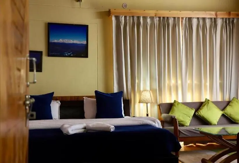 Villa 2 Makuuhuonetta, Kasar Himalaya Holiday Resort, Binsar Rd
