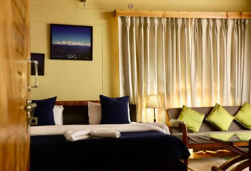 Villa 2 Makuuhuonetta, Kasar Himalaya Holiday Resort, Binsar Rd
