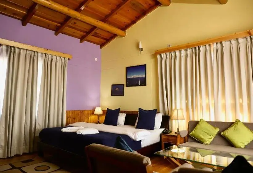 Villa 2 Makuuhuonetta, Kasar Himalaya Holiday Resort, Binsar Rd