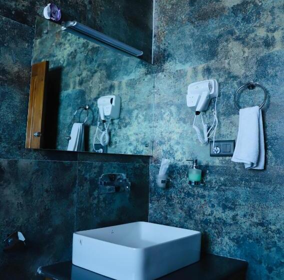 带花园景观和一个卧室的别墅, Kasar Himalaya Holiday Resort, Binsar Rd