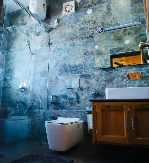 带花园景观和一个卧室的别墅, Kasar Himalaya Holiday Resort, Binsar Rd