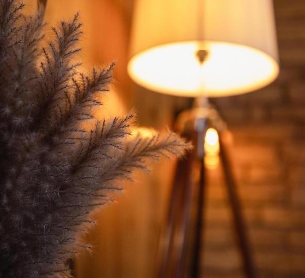 带花园景观和一个卧室的别墅, Kasar Himalaya Holiday Resort, Binsar Rd