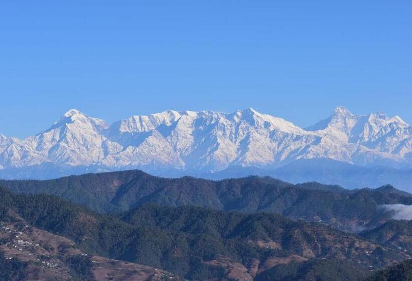 带花园景观和一个卧室的别墅, Kasar Himalaya Holiday Resort, Binsar Rd