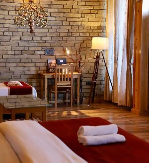 Villa 1 Makuuhuone, Kasar Himalaya Holiday Resort, Binsar Rd