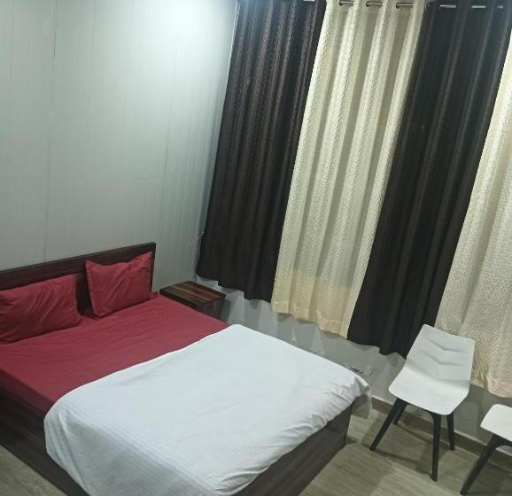 デラックスルーム, Krishna Funland Restaurant And Guest House