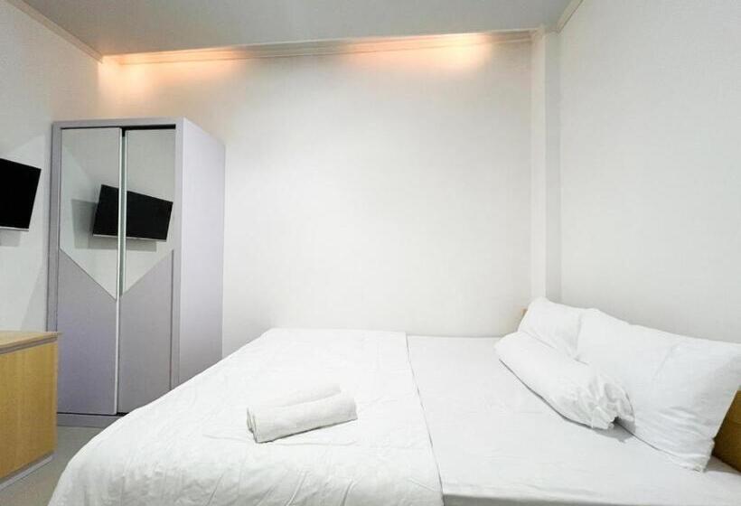 Standard Room, River House Mitra Reddoorz