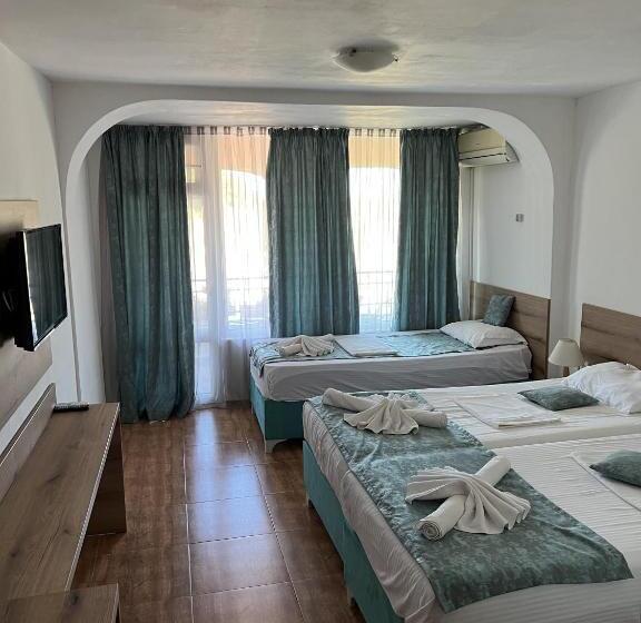 חדר סטנדרט לשלושה עם מרפסת, Surf Primorsko