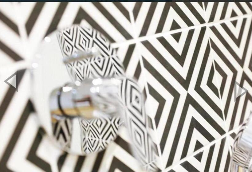 غرفة قياسية, Hues