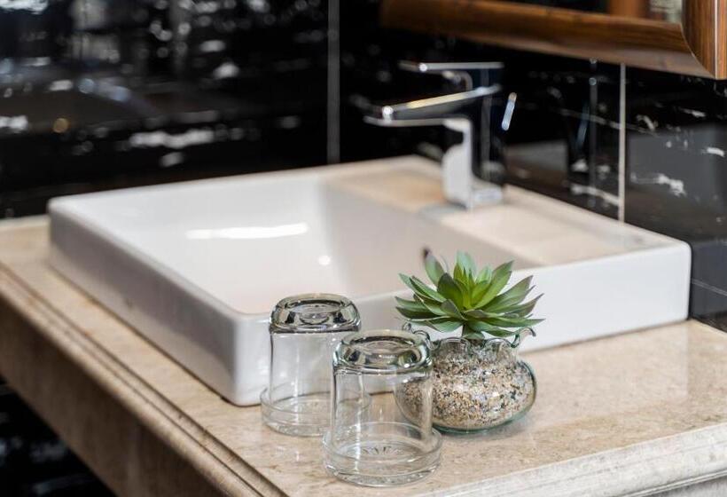 اتاق لوکس با تخت بزرگ, Pandora Boutique Hotel Managed By Ath