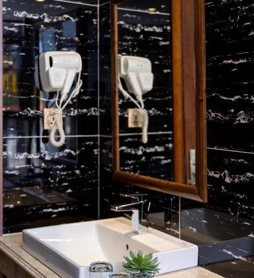 اتاق لوکس با تخت بزرگ, Pandora Boutique Hotel Managed By Ath