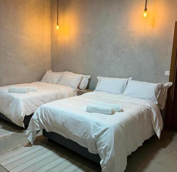 غرفة قياسية رباعية, Palms Lodge