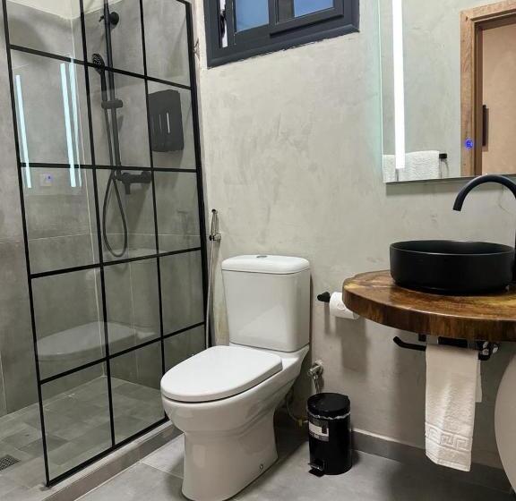 غرفة قياسية رباعية, Palms Lodge