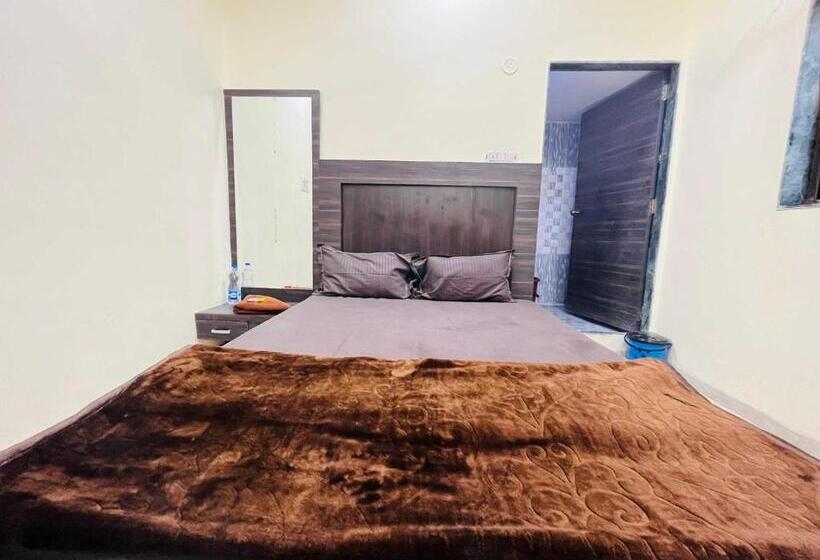 Трехместный Номер Классика, Oyo Hotel Jugnu
