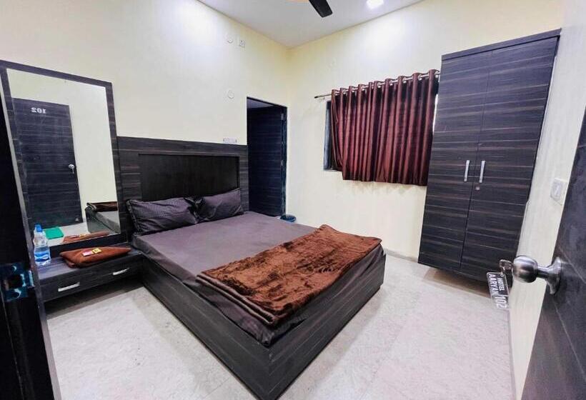 חדר קלאסי לשלושה, Oyo Hotel Jugnu