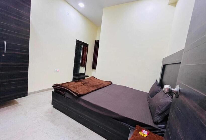 חדר קלאסי לשלושה, Oyo Hotel Jugnu